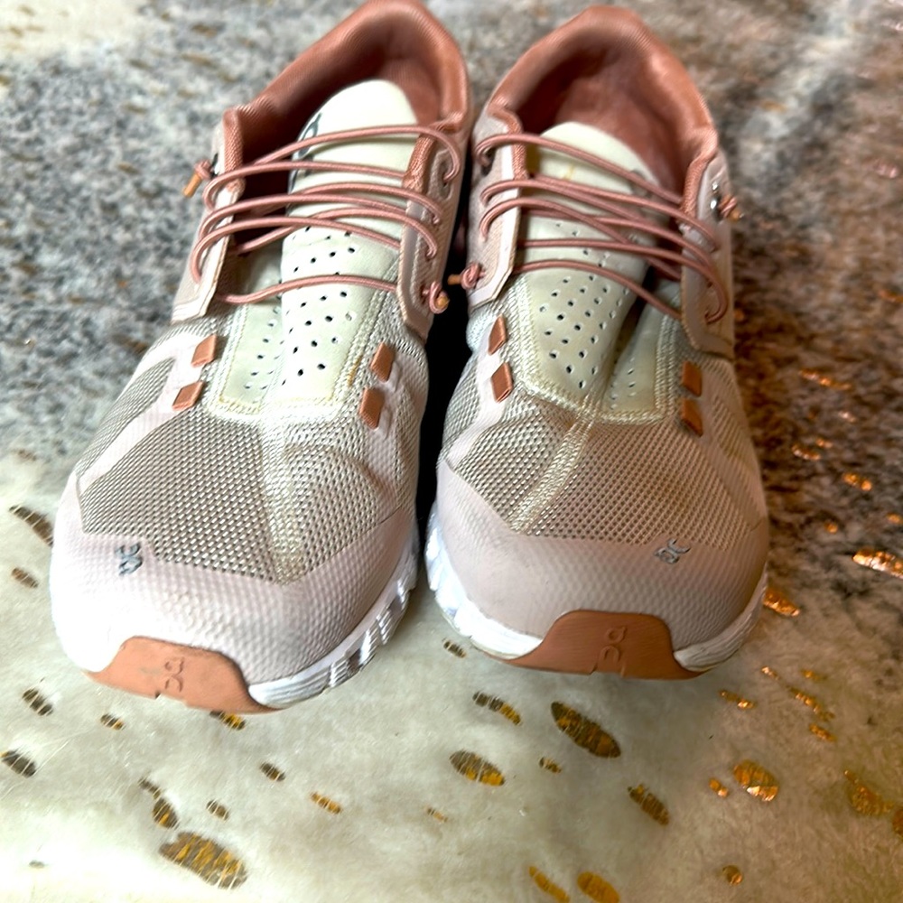 On Women's Cloud 5 Shoes pink Size 10W no insole